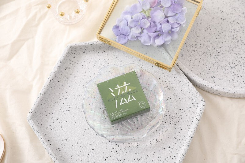 SIKI 003 green retail box on a hexagonal plate with flowers